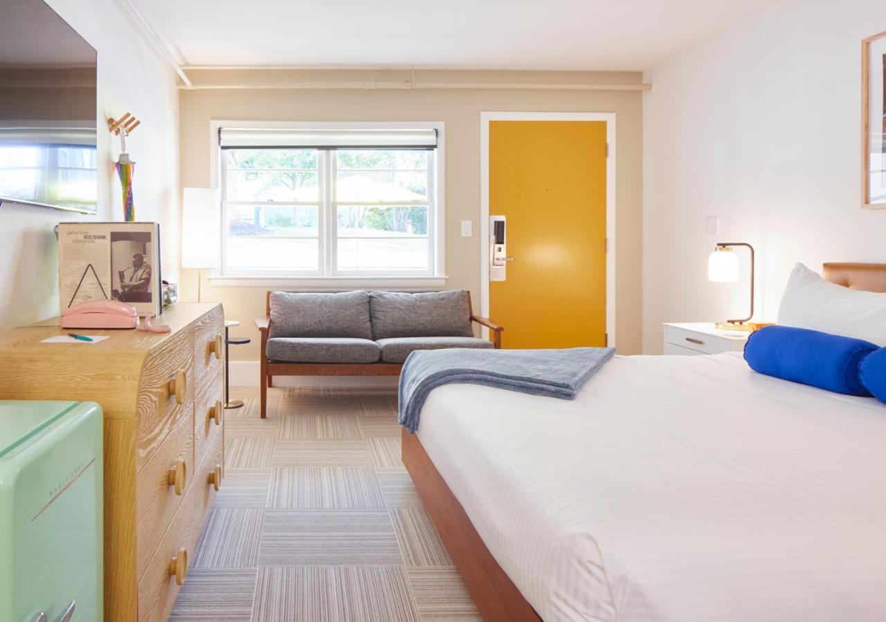 Little Mod Hotel At The University 샬러츠빌 외부 사진