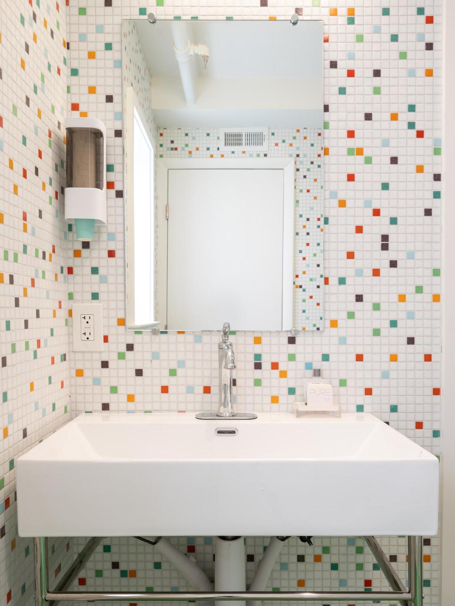 Little Mod Hotel At The University 샬러츠빌 외부 사진
